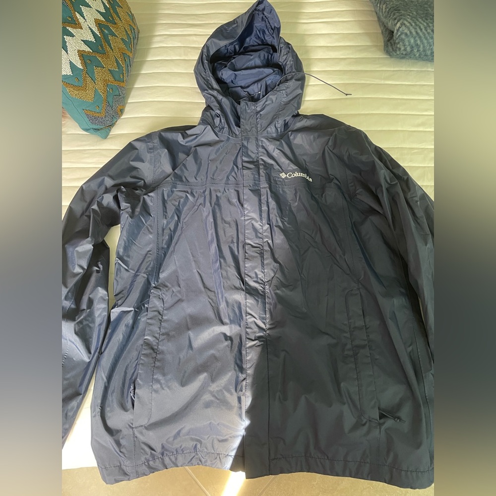 Navy men’s Columbia rain jacket size M
